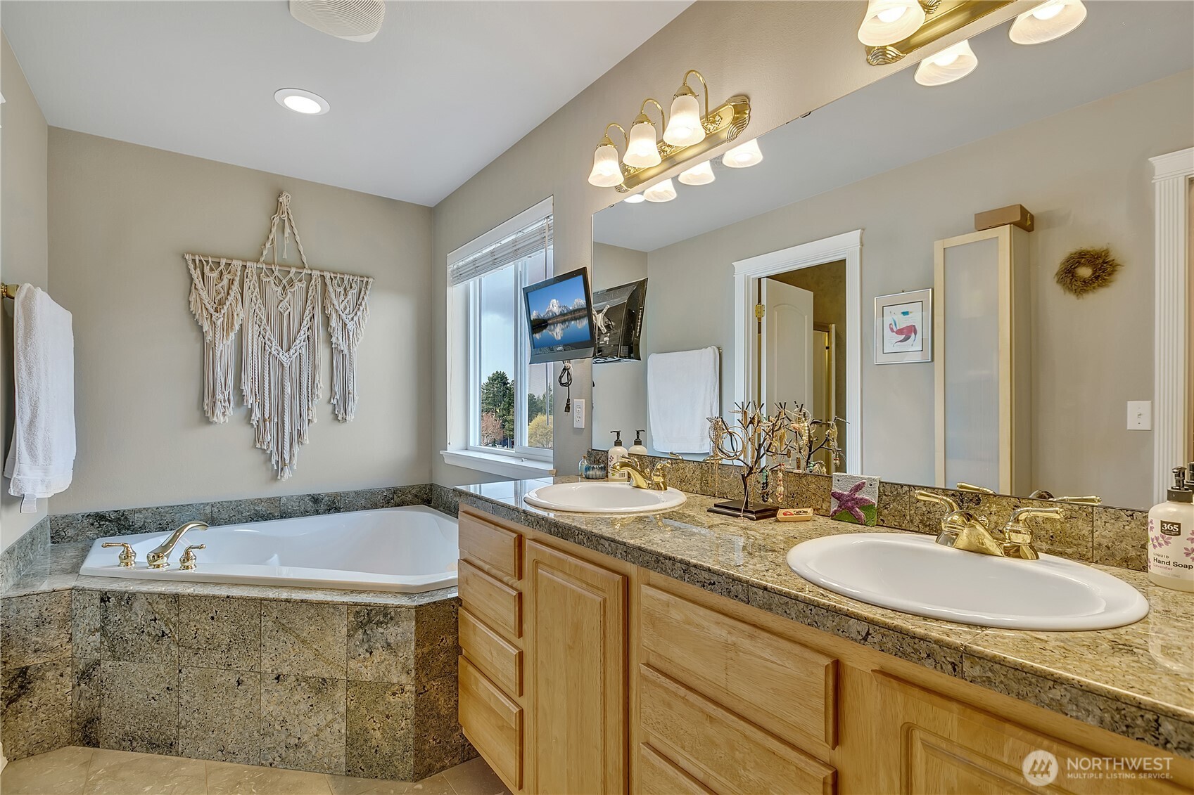 Soaking tub with dual vanities