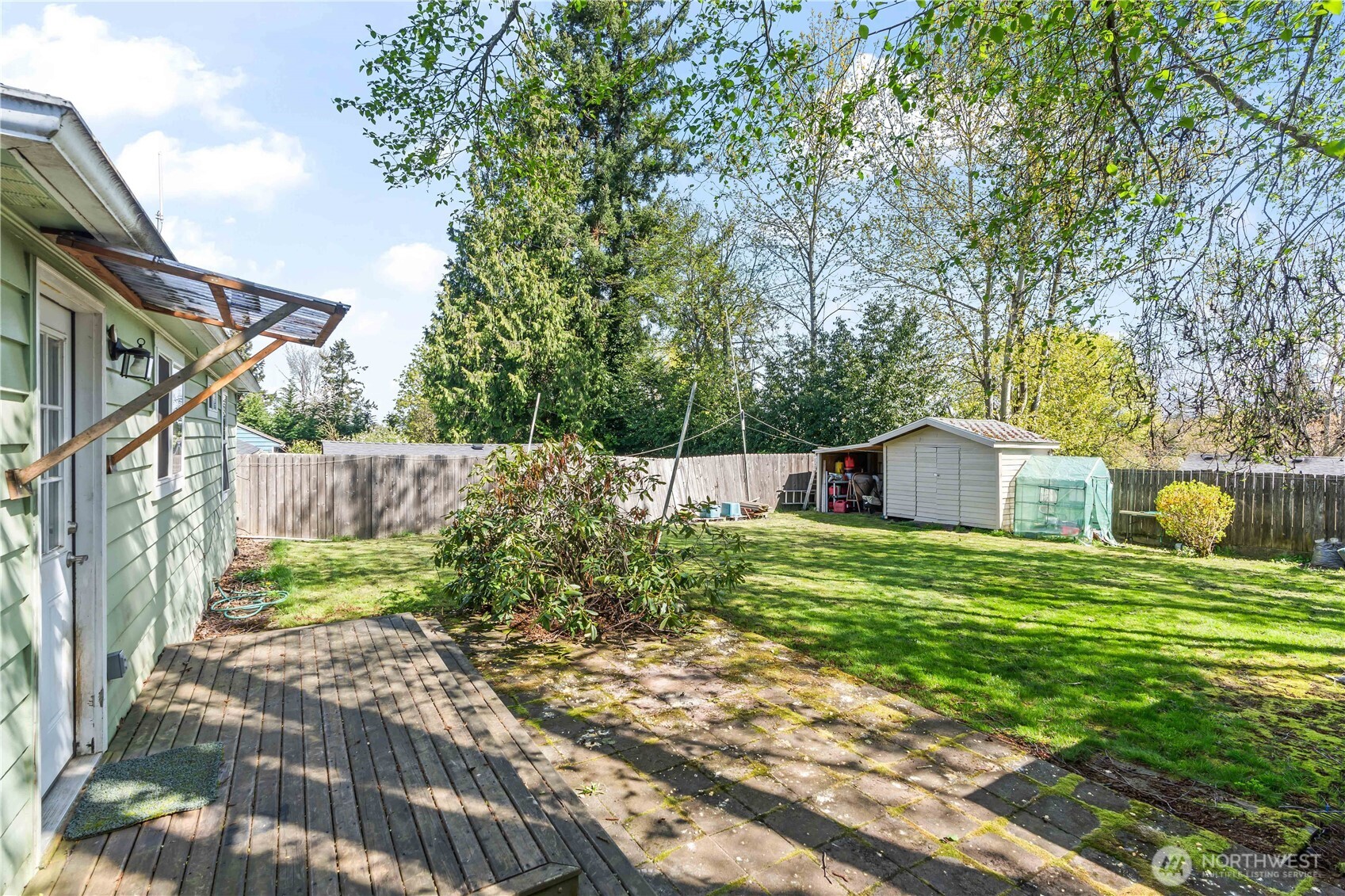 Deck/patio area