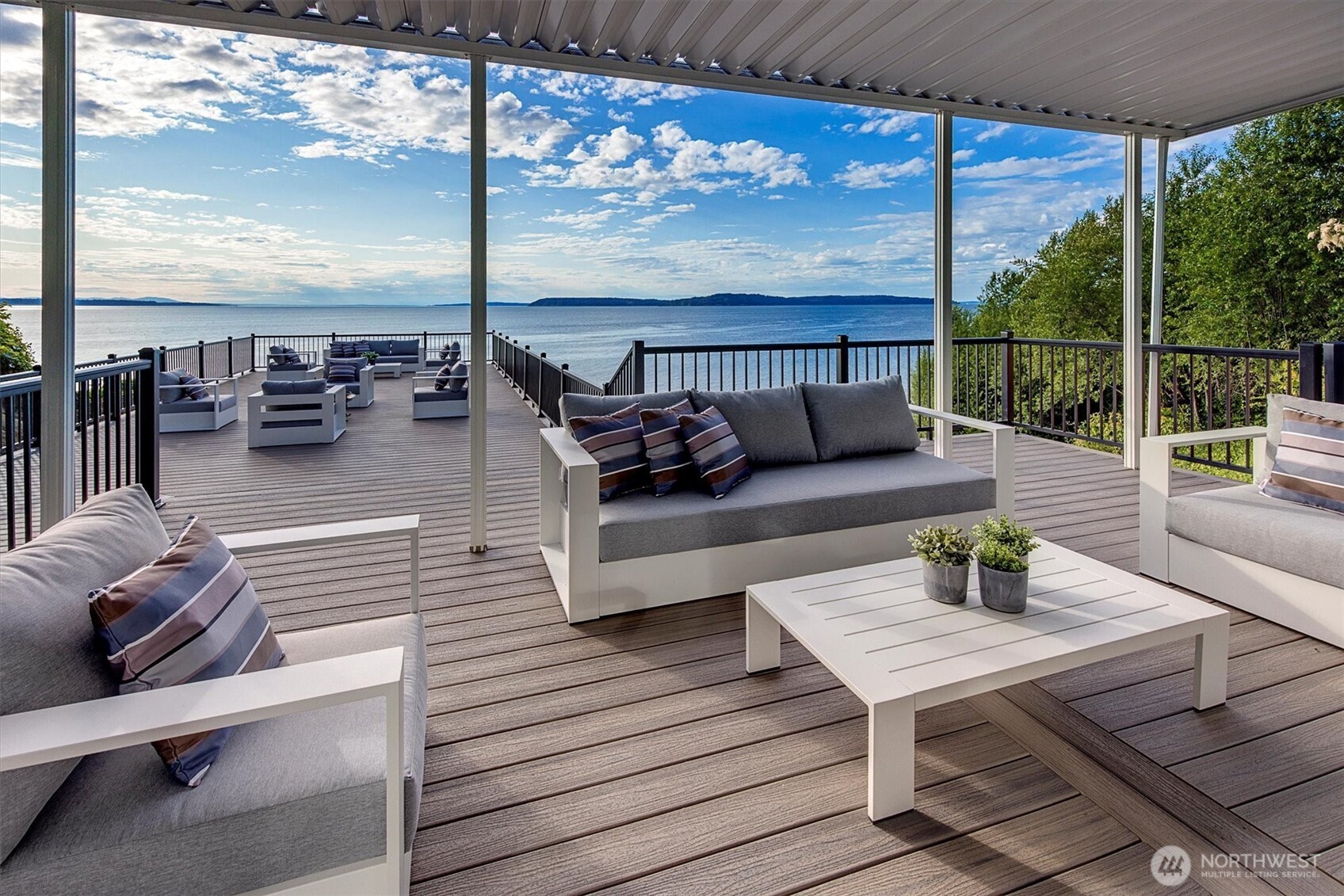 MIL - lower level deck
