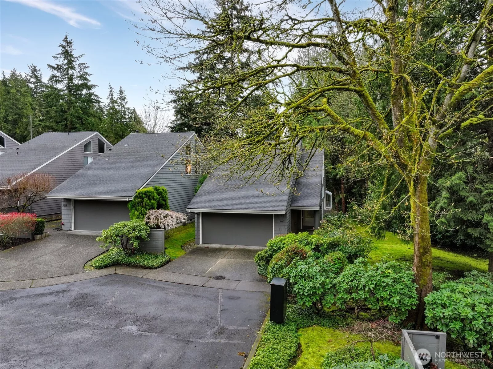 The house is one of nine homes that form the AIA award-winning Avant Place neighborhood, designed by the renowned architecture firm Anisoglu Associates