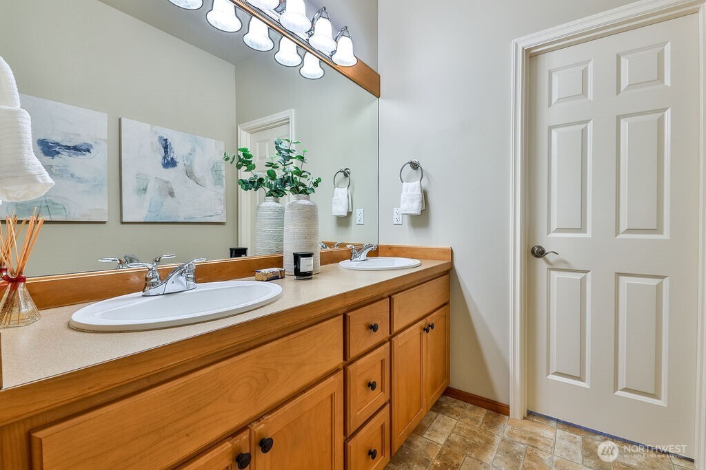 2nd full bath on upper floor