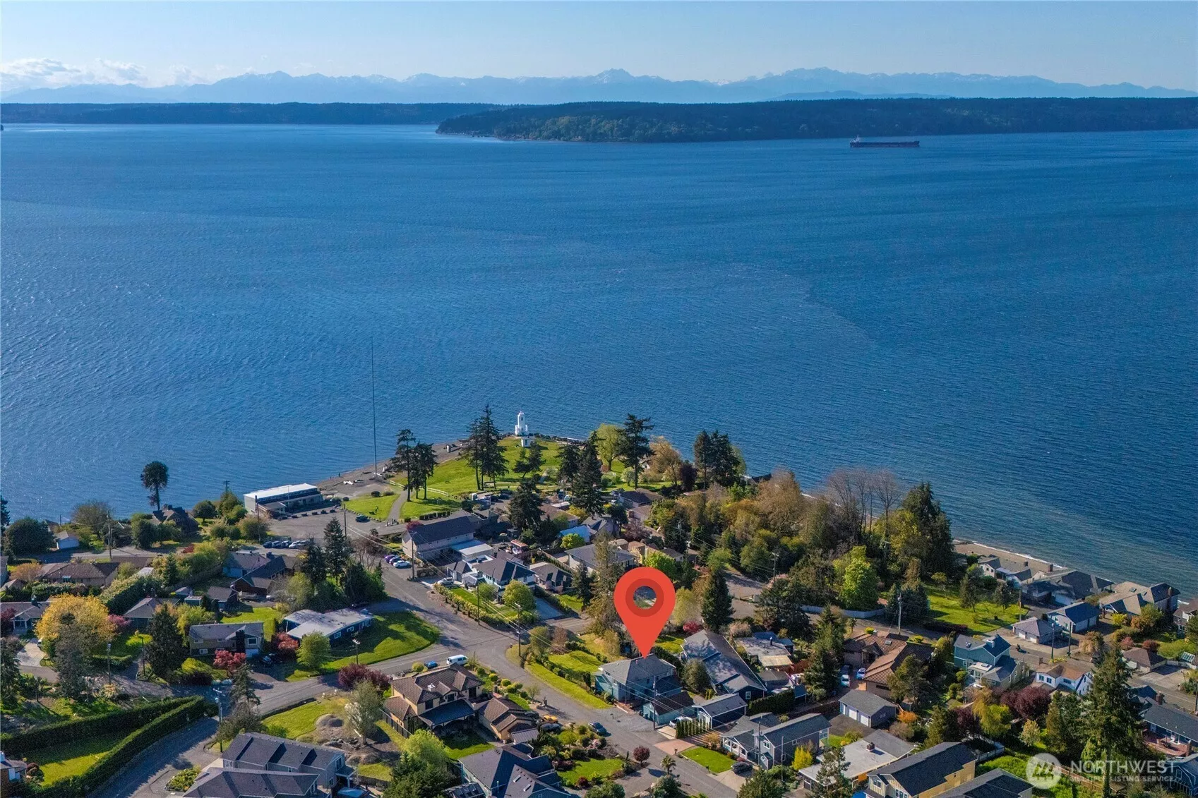 Location! Location! Location! Come celebrate Puget Sound living in lower Brown's Point.