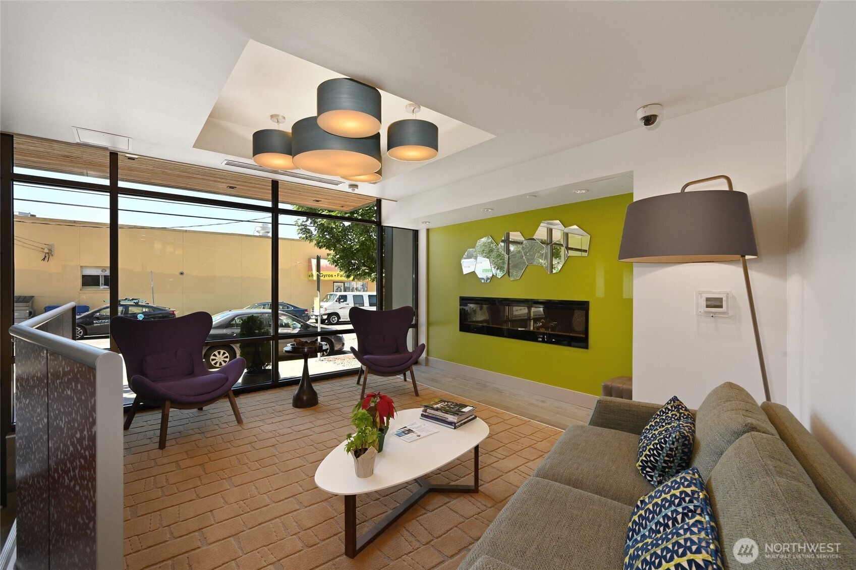 more lounge/meeting space outside of your apartmenty