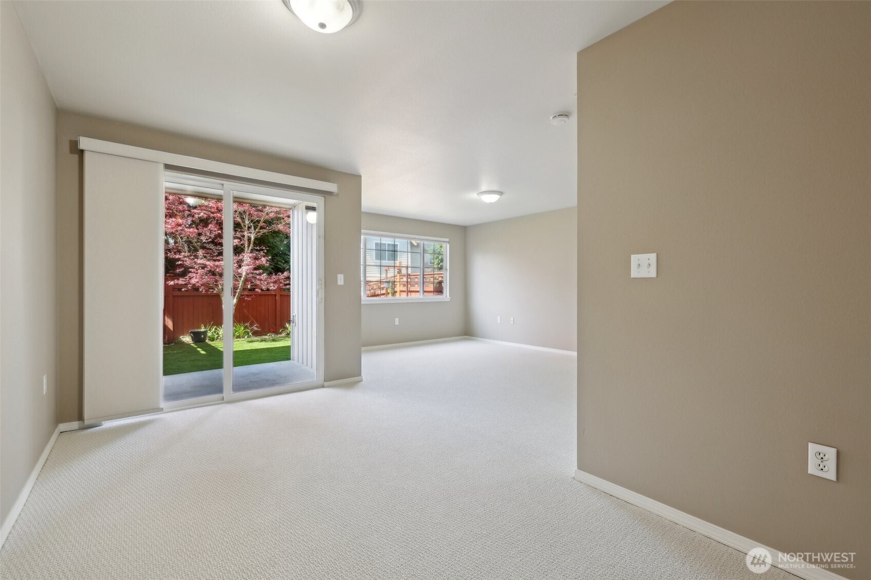 Large 3rd bedroom with WIC and/or flex space for 2nd living room or office