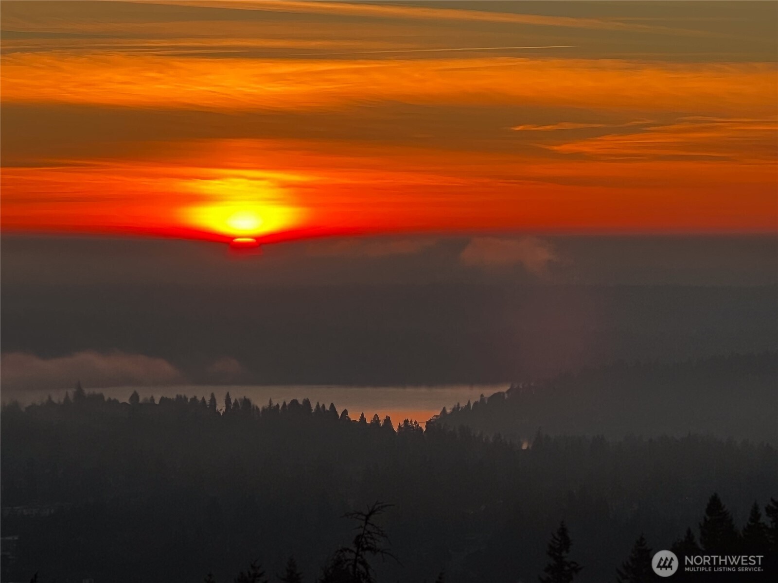Stunning Sunsets views over Lake Washington !!