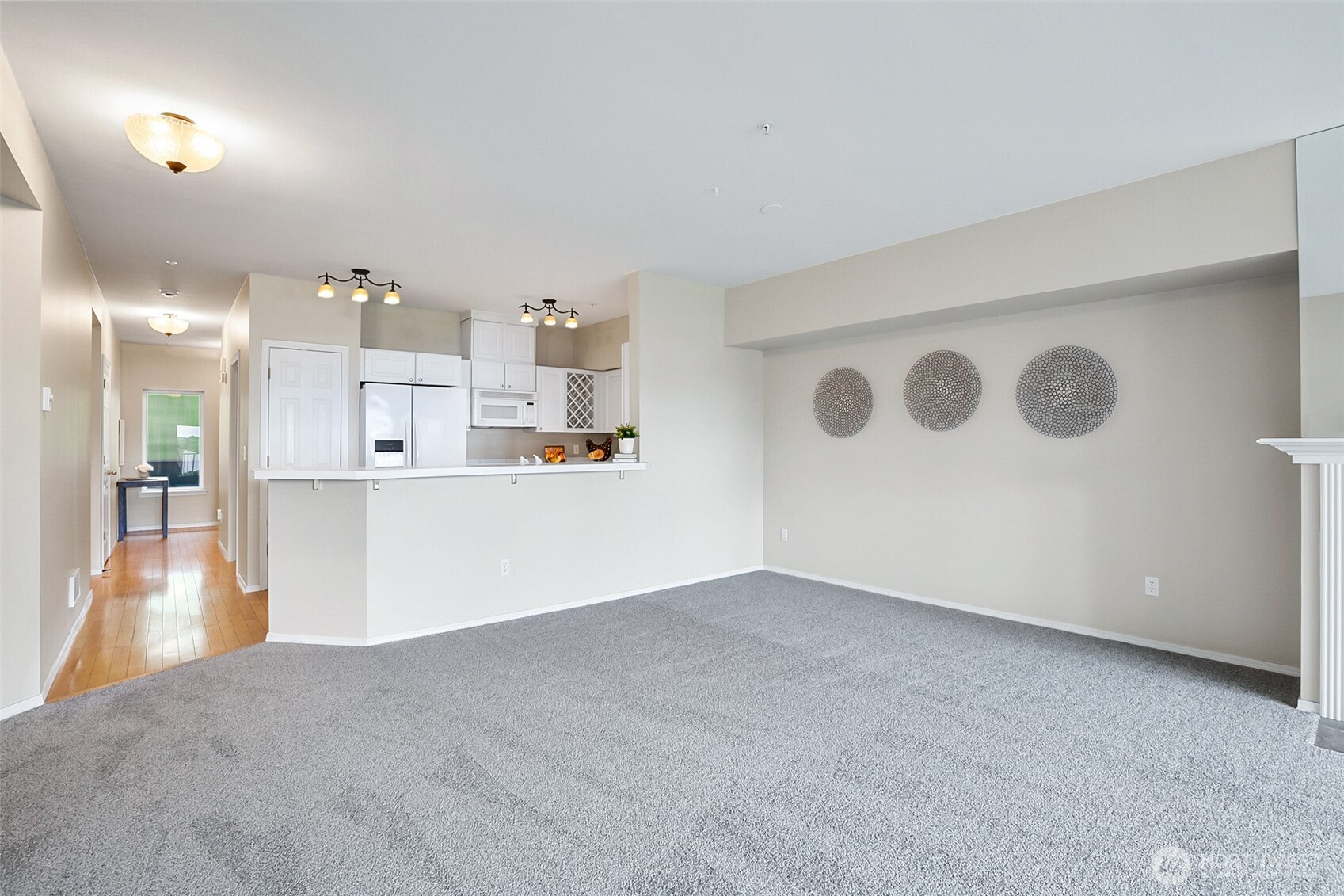 Plenty of dining space for a large table