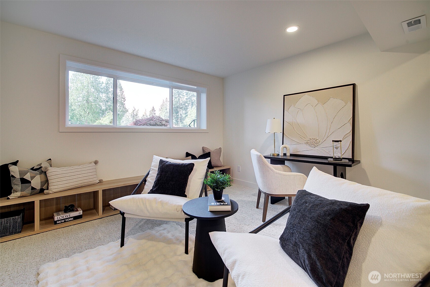 The functional built-in bench stays with the home.