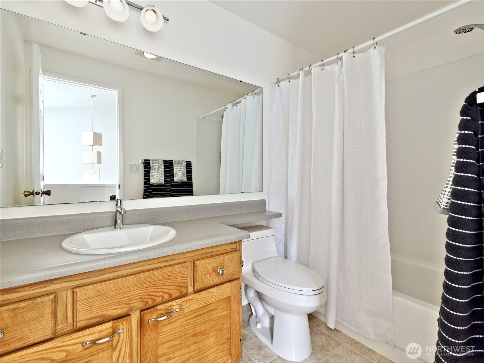 Full bath off hall