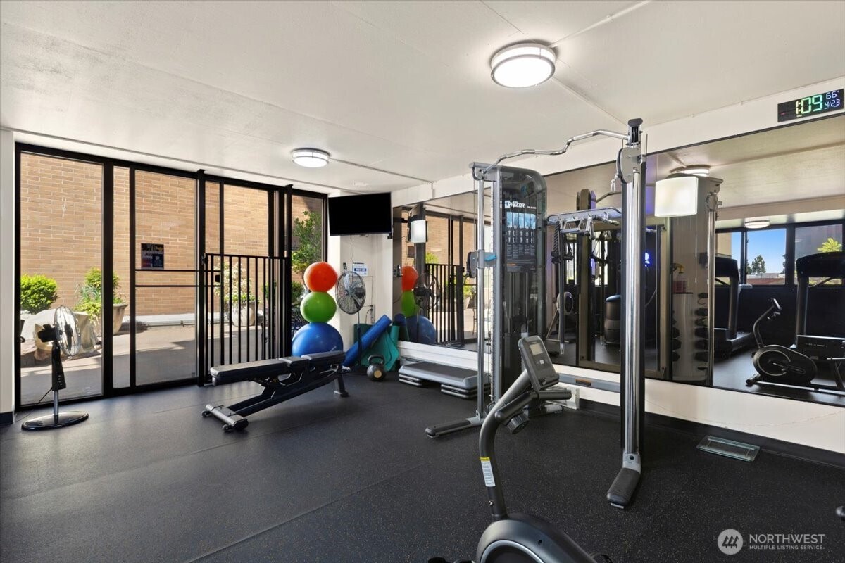 Enjoy the flexibility of a community room with Wi-Fi, ideal for hosting events or staying productive on your work-from-home days.