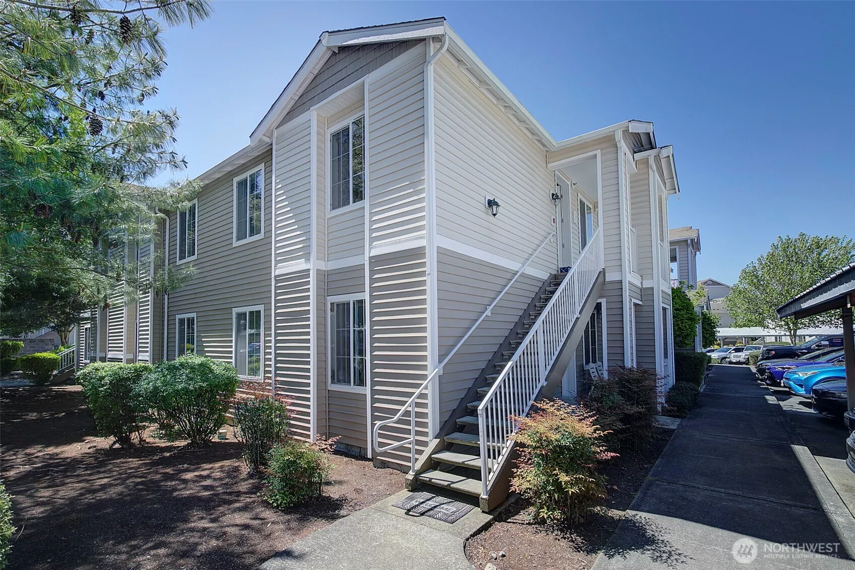 Welcome home to Waterford Crossing.A gated community with amenities.