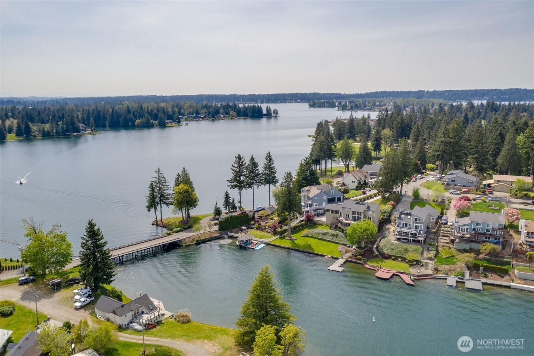 Perched proudly for views - walkable to the bar and restaurant here on Tapps Island