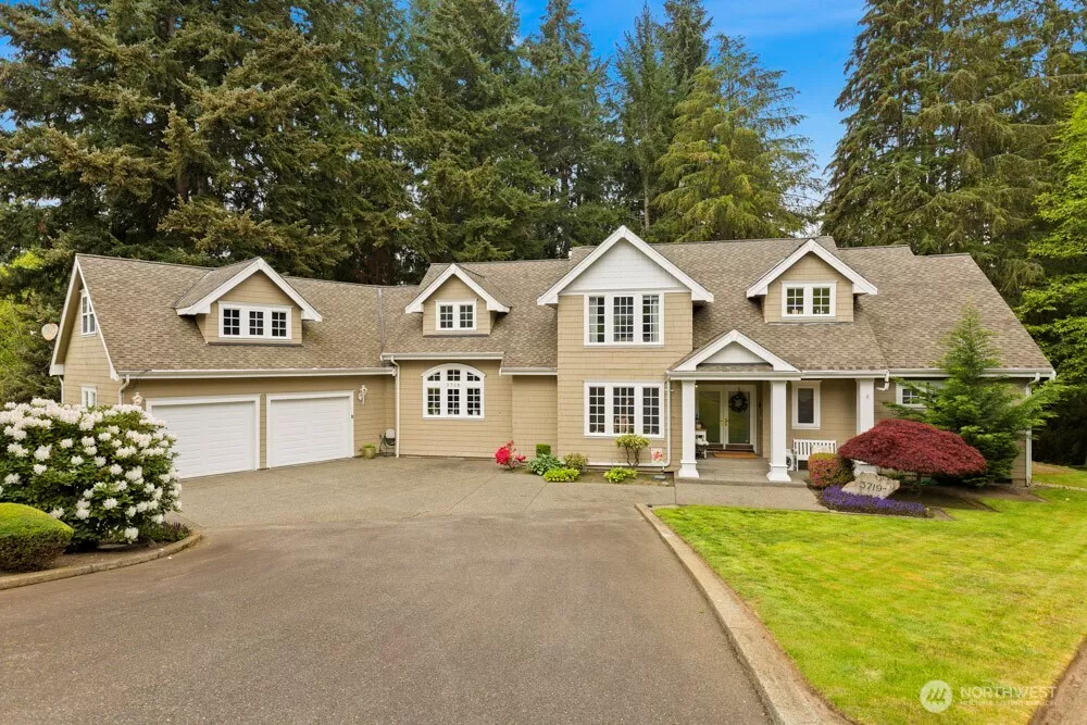 Welcome to this stately home just waiting for you to make it yours.