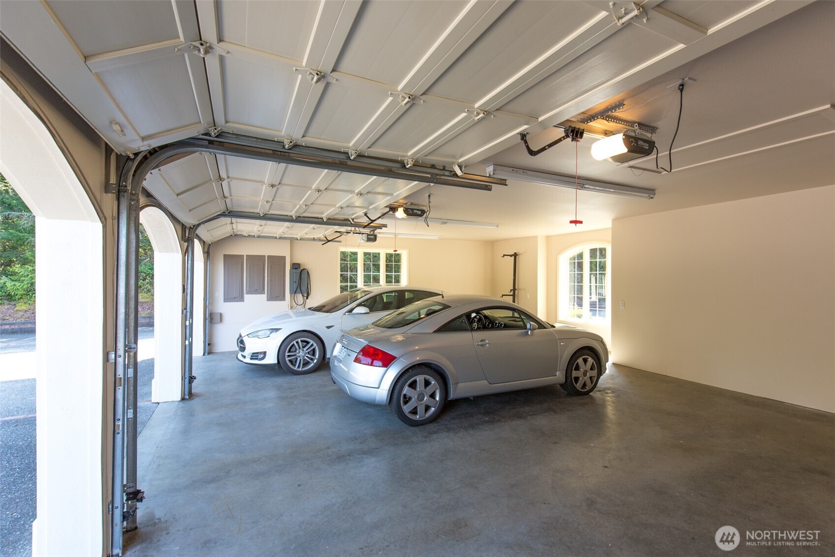 The garage interior view - plenty of room!