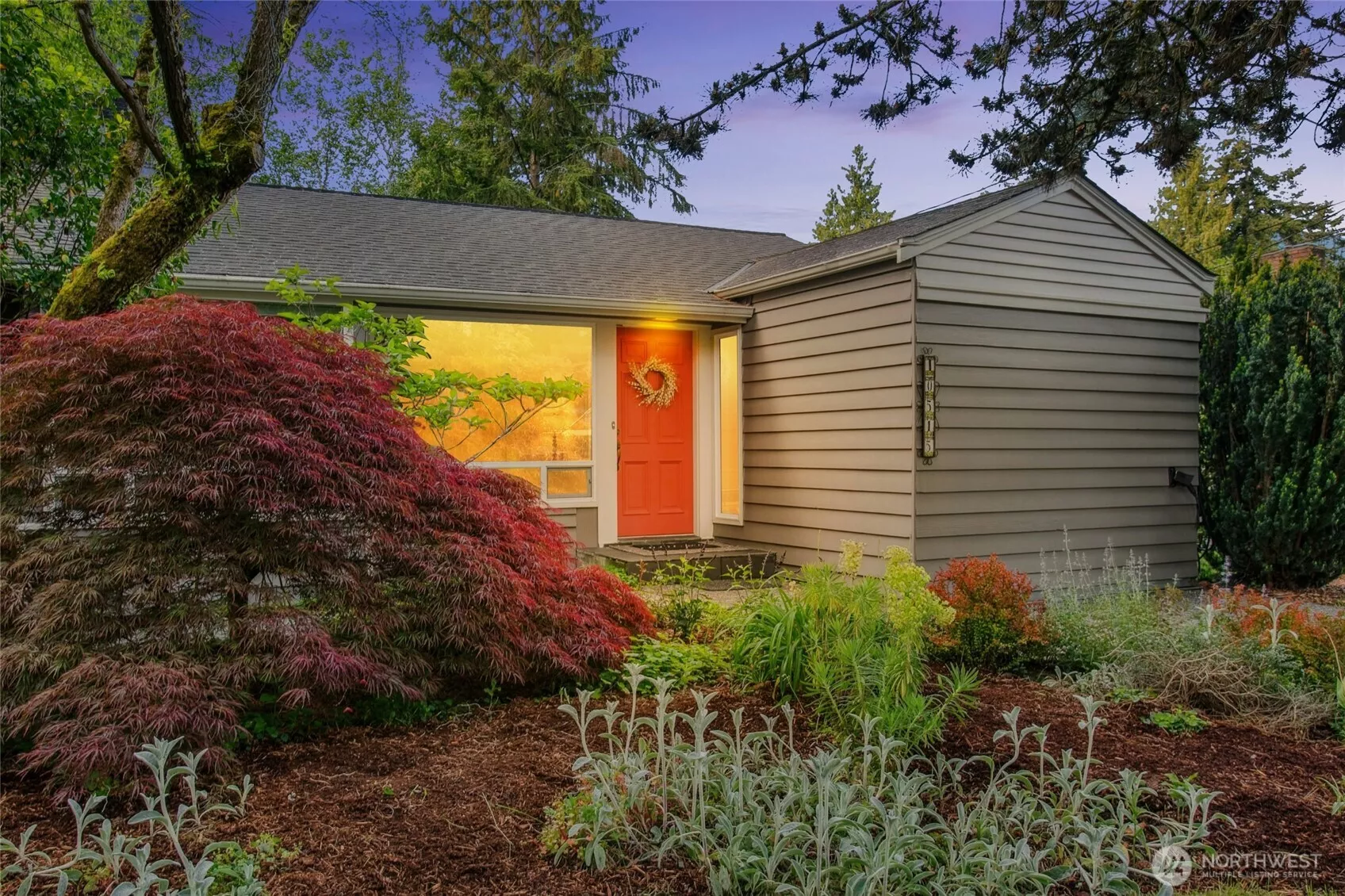 Darling, walkable 1 story with a basement - ADU with separate entrance.