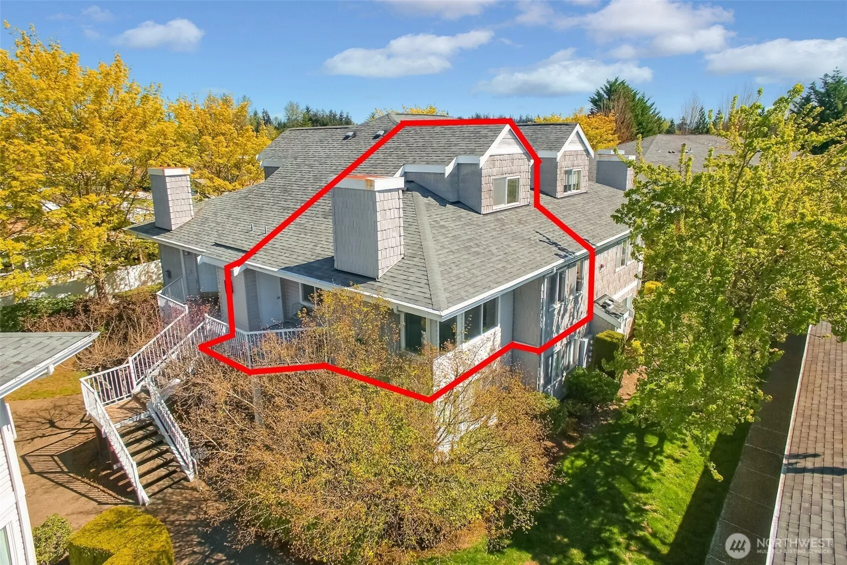 Nicely located! End and Top floor unit!