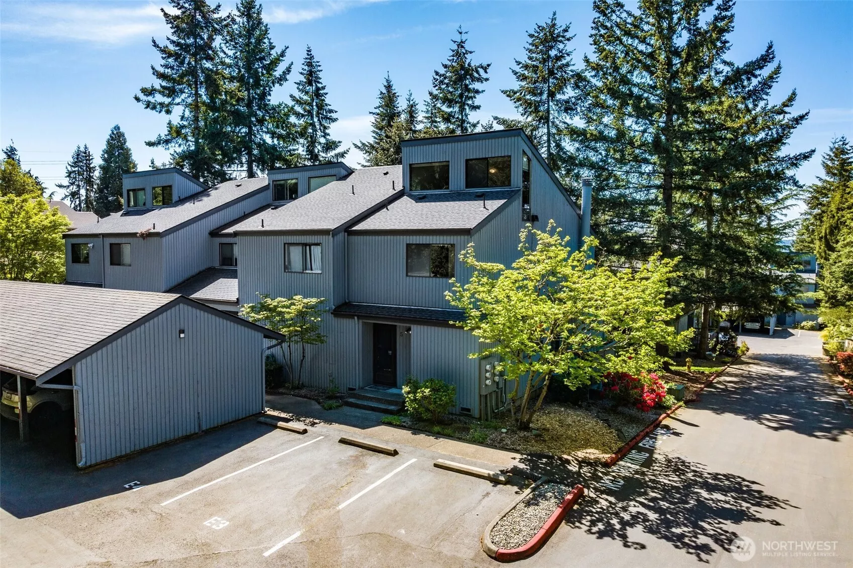Welcome home to this private, back of complex unit in Renton!