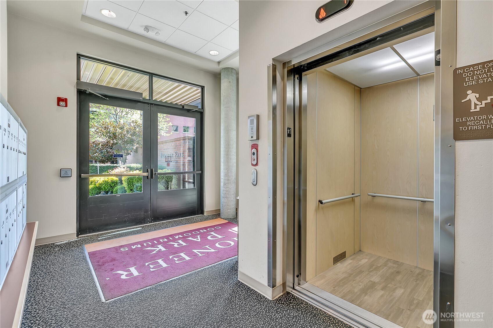 Lobby entrance with elevator