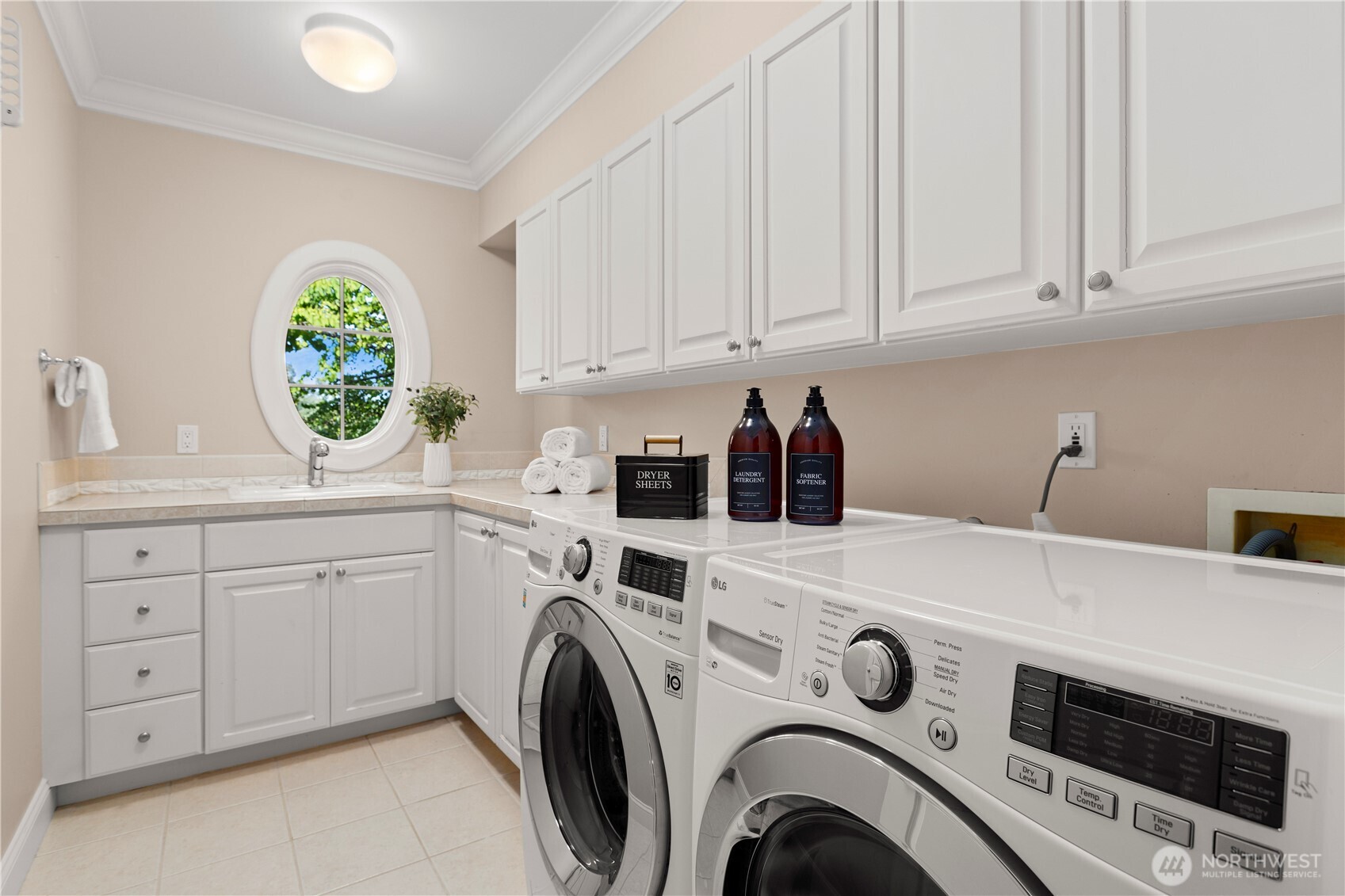 Laundry room on the 2nd level.