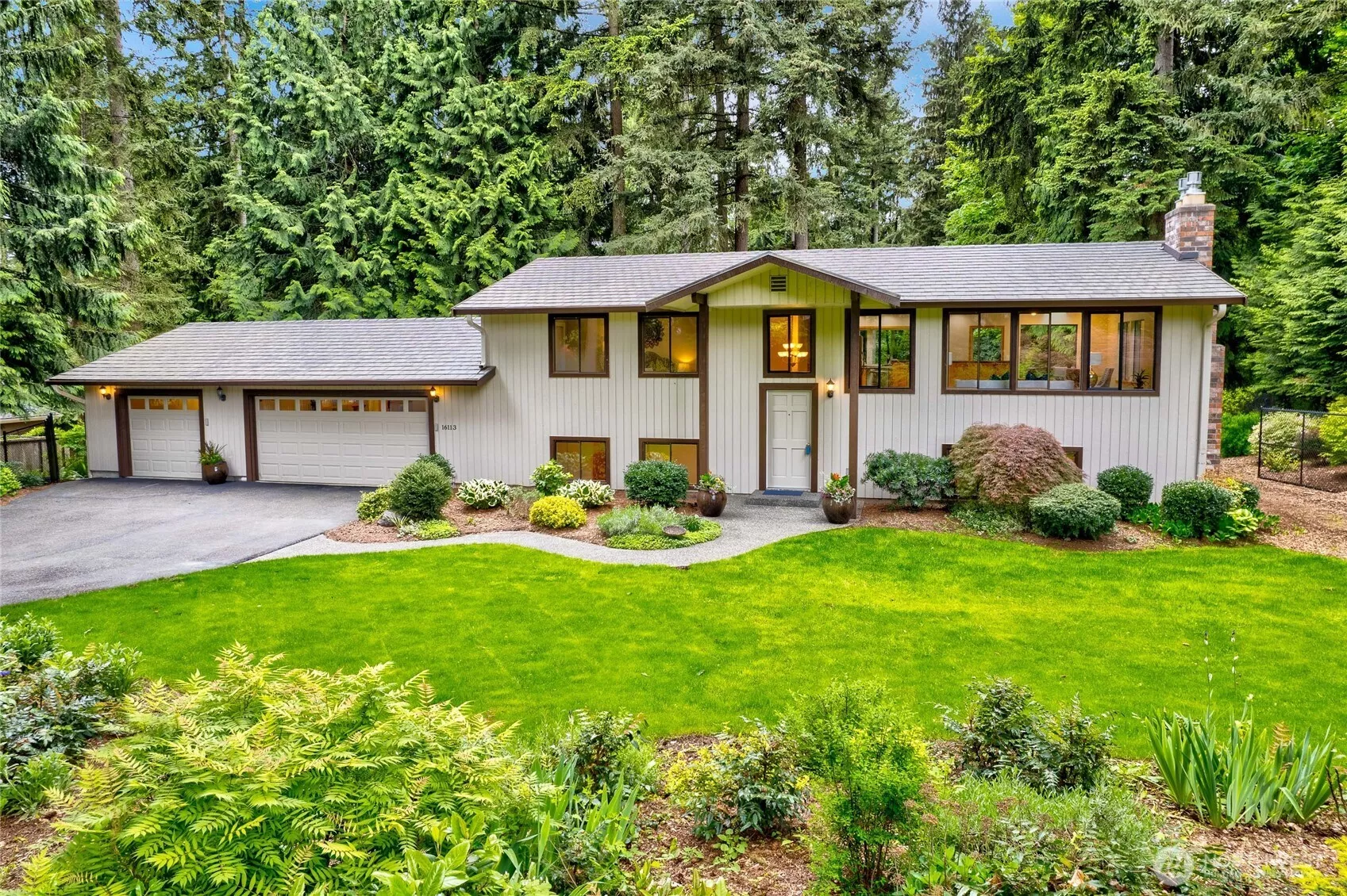 Gorgeous home and property on quiet street on Hollywood Hill, PARADISE awaits!