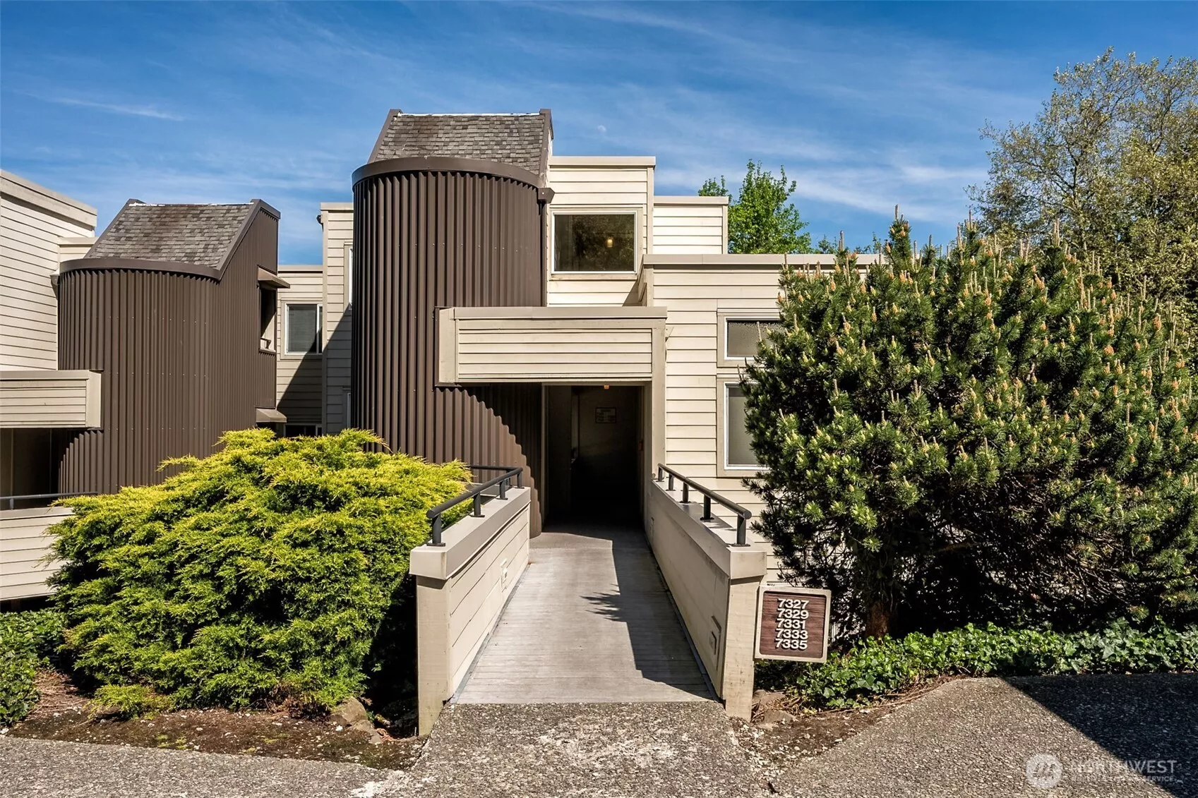 Welcome to the Knollwood community - moments to the heart of downtown Redmond