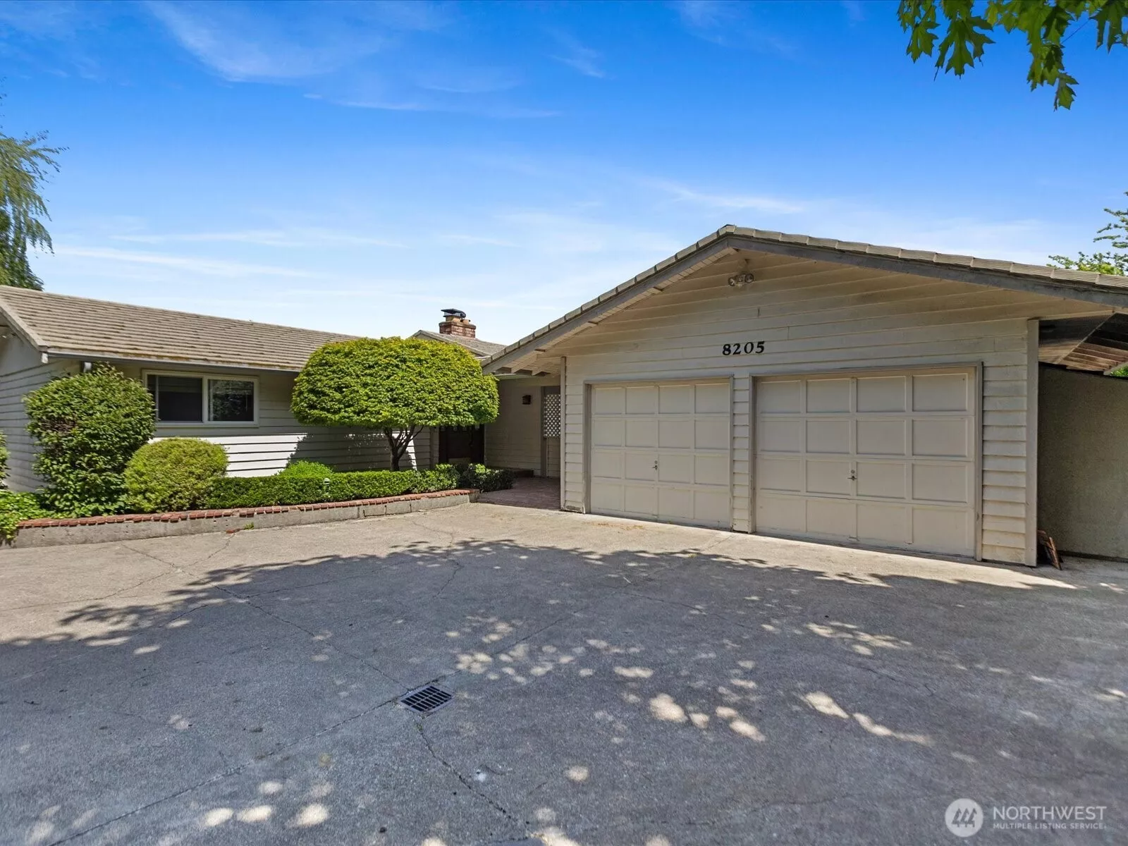 Amazing Opportunity in Bryn Mawr (big hill) neighborhood.  Incredible views!  Single Family Home or Investment Property or Both?