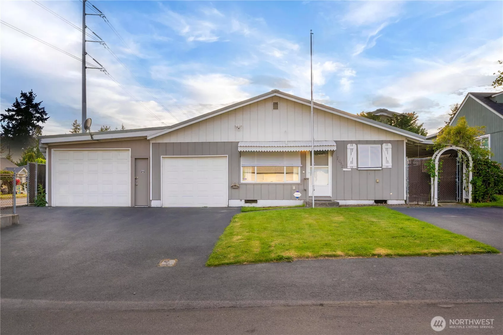 Perfect corner lot with tons of amenities. RV Parking with Hook Ups, Shop space etc.