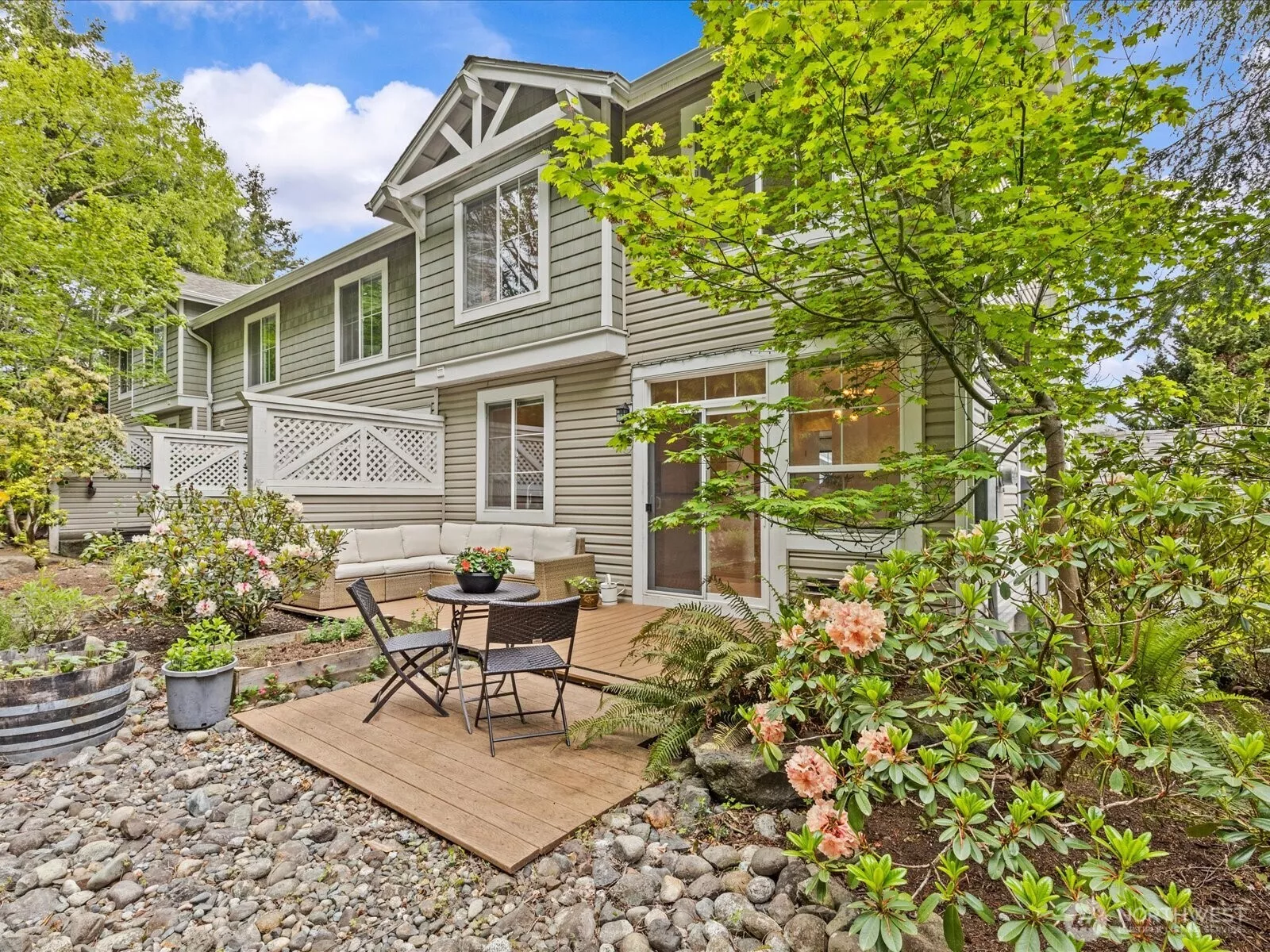 Rare private backyard for this townhouse in popular Summerhill Village!