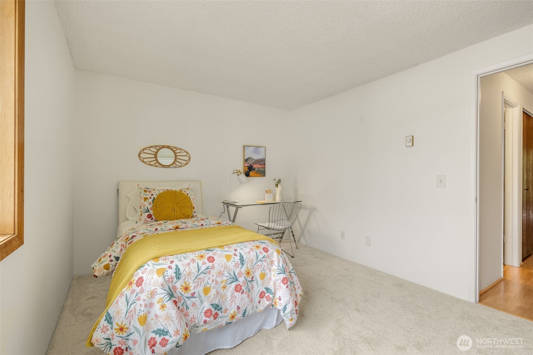 Good sized bedroom. New carpet+paint.