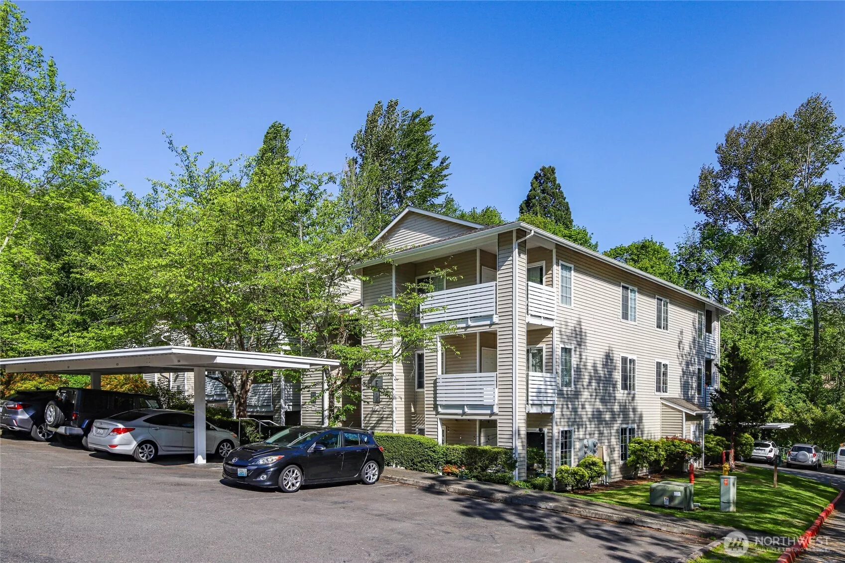 BOKARA by the Lake – a Secure Gated Community QUALITY FEATURES 9’ ceiling height Tile floors Quartz counters Crown molding