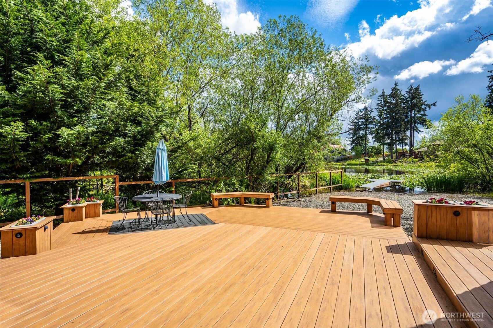 Great for entertaining with built in benches.