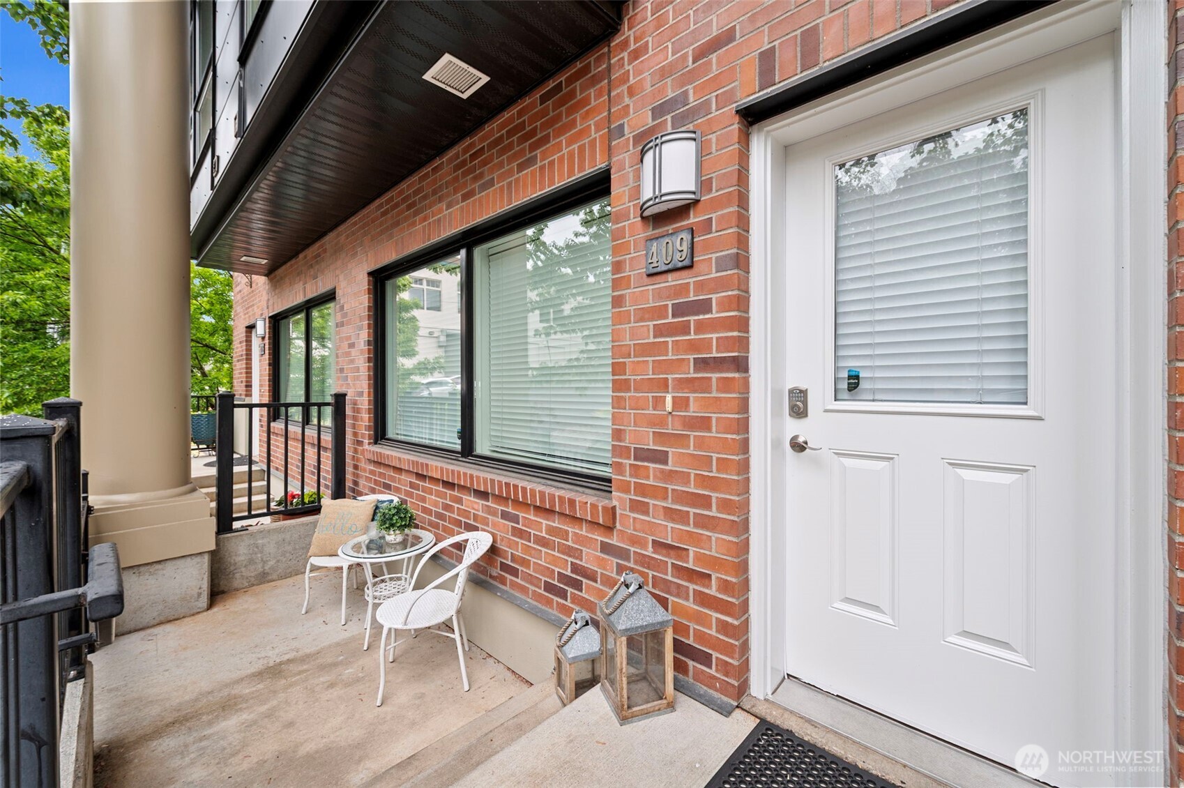 Resident lounge has a kitchen for entertaining or mtgs
