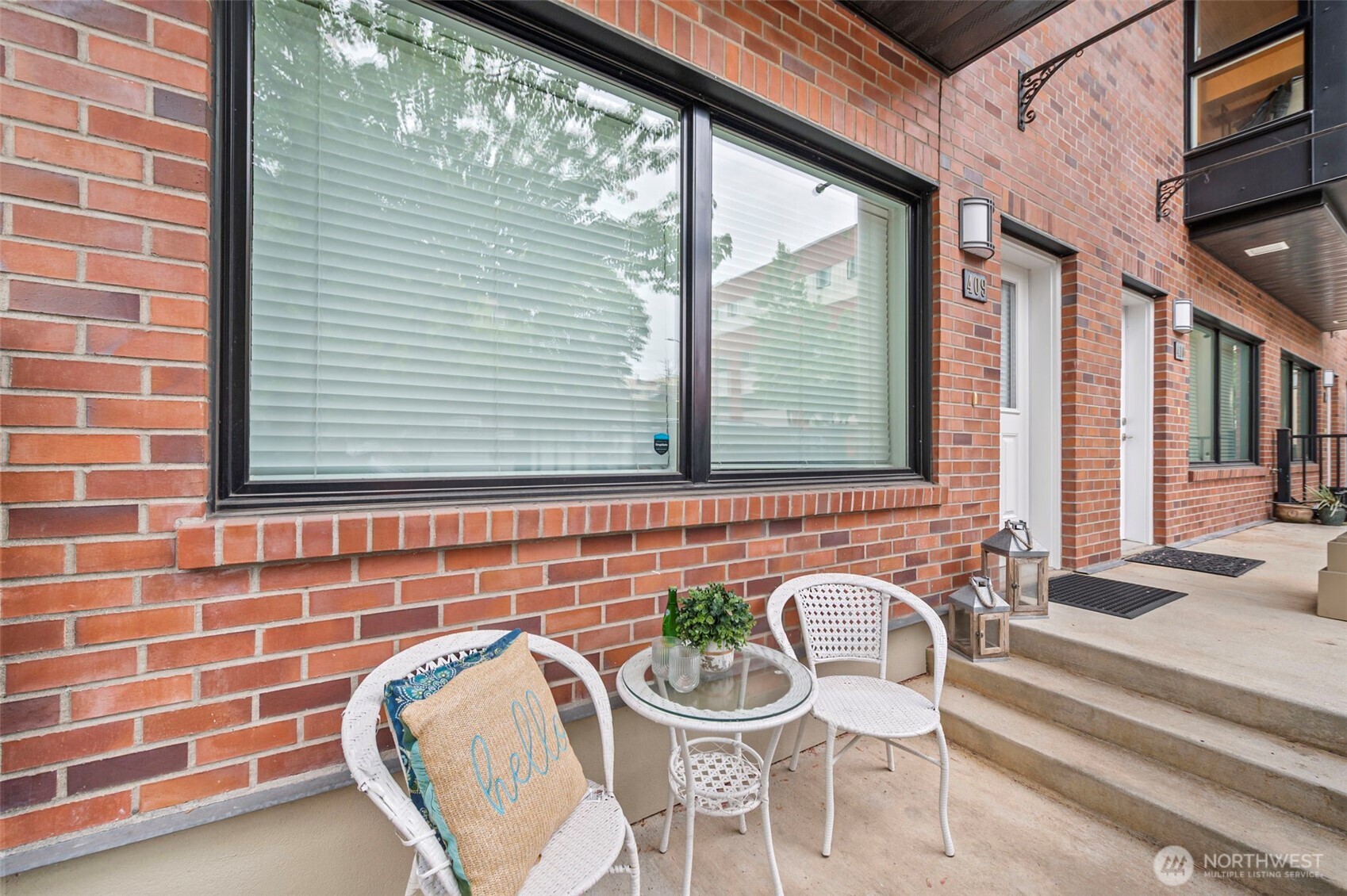 This 3 level condo has 2 entrances; Market Street & S Court D St.