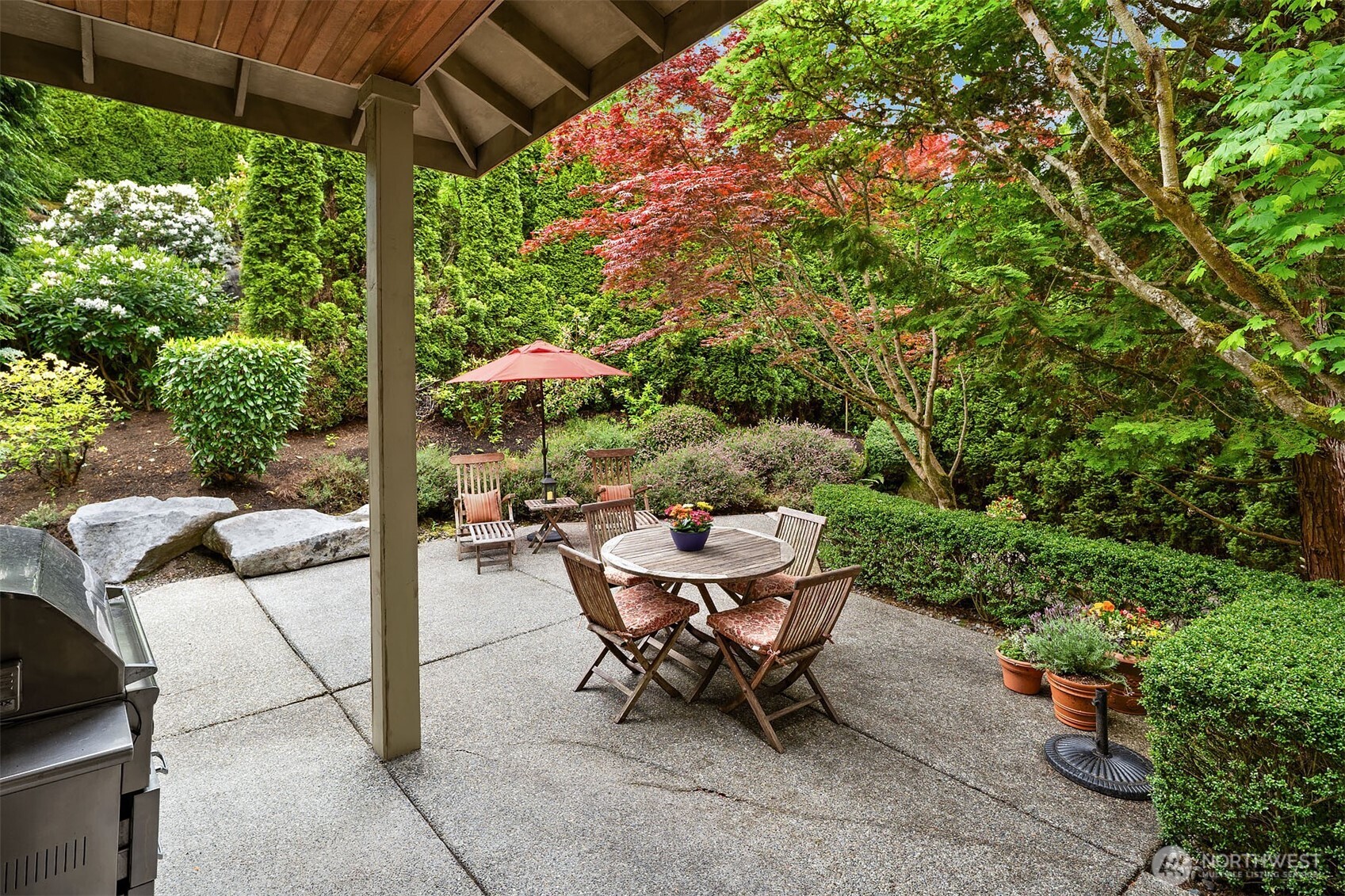 Perfect Rear Patio Space for BBQ'ing or just relaxing.
