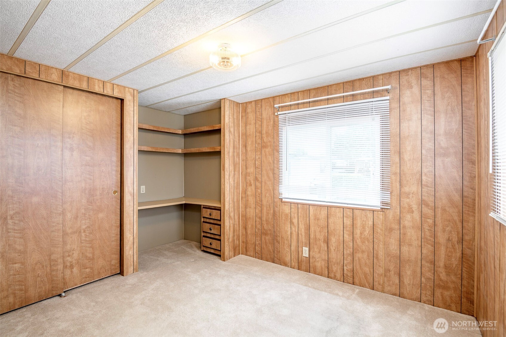 Big secondary bedroom with built-in desk!