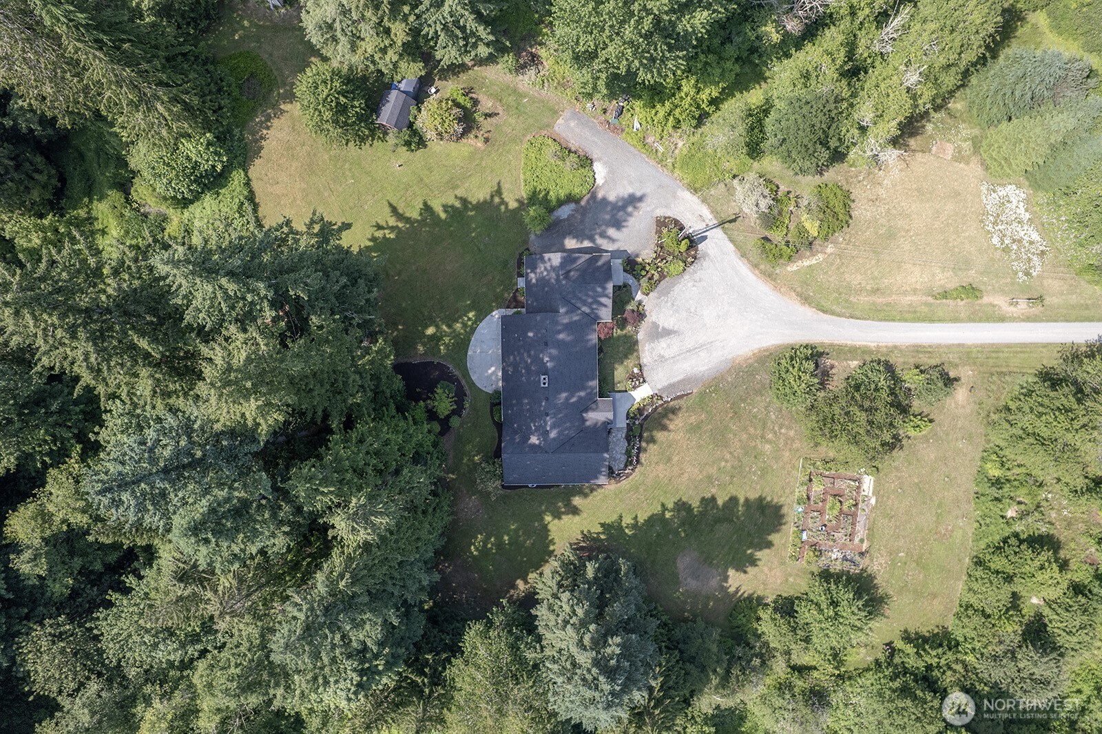 5 spectacular acres - all the privacy you could ask for!