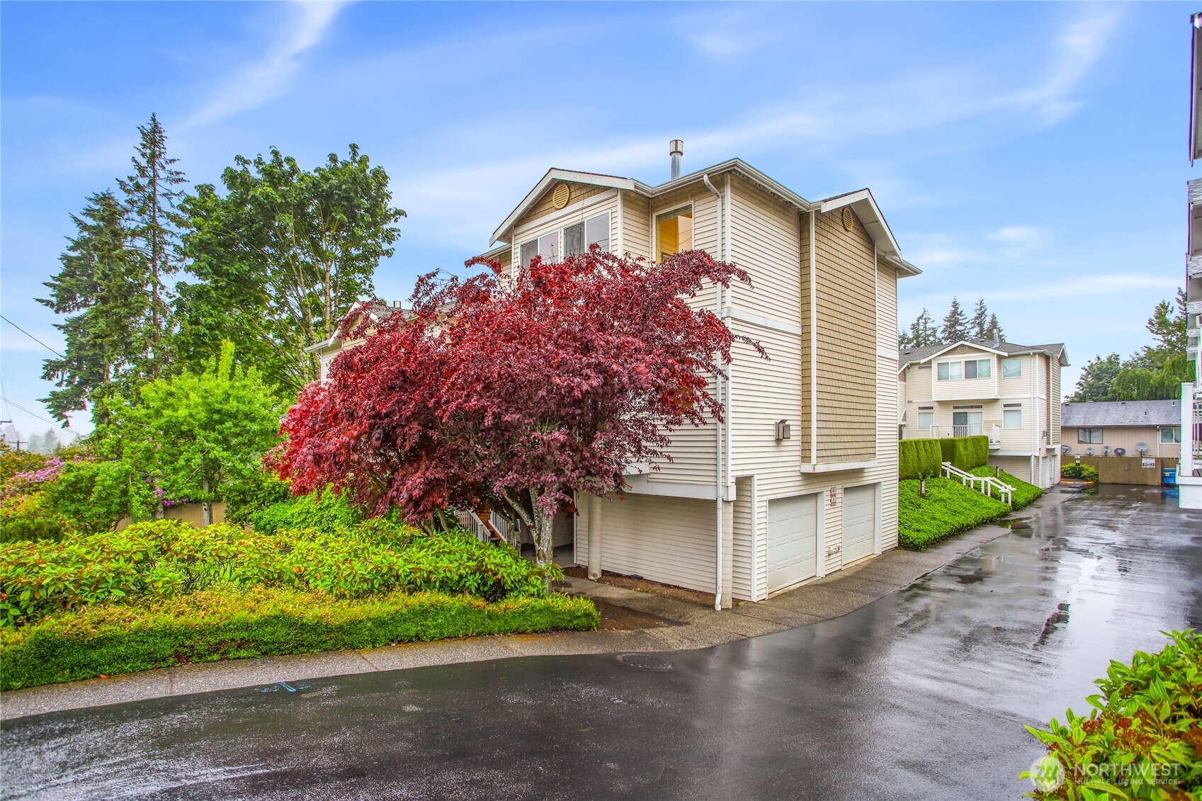 Quiet and well established complex. Homes rarely go for sale at the High Point Villa.