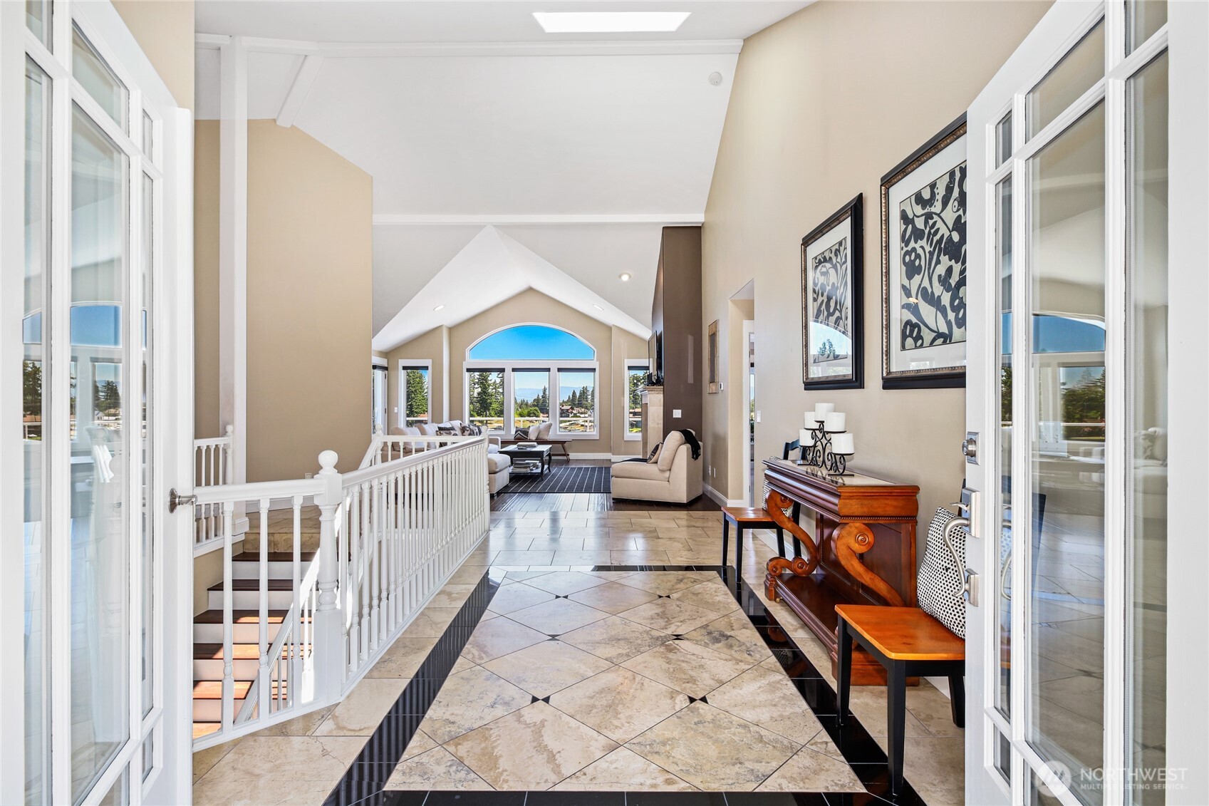 Gorgeous views of Lake Tapps and the Cascade Mountains from nearly every room.
