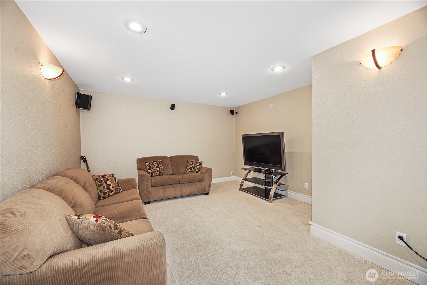 3/4 bath off lower level primary bedroom suite.