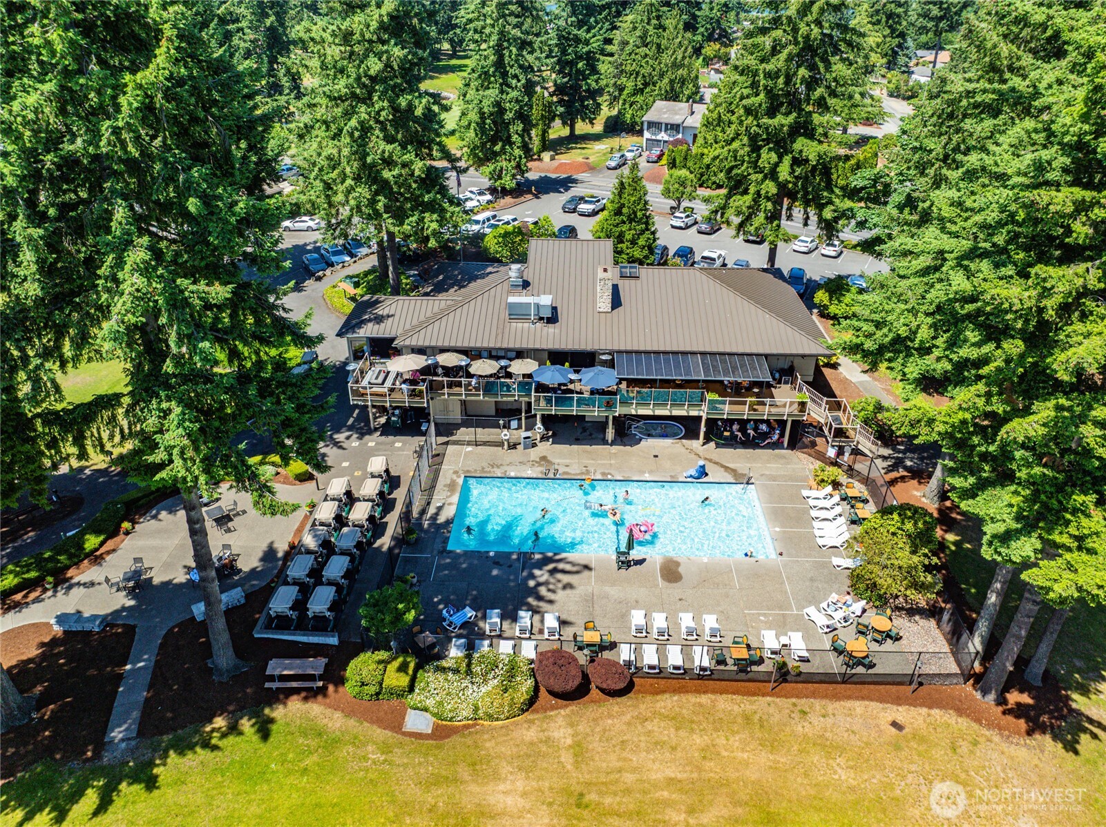 Island Lodge by Al Lago restaurant and swimming pool.