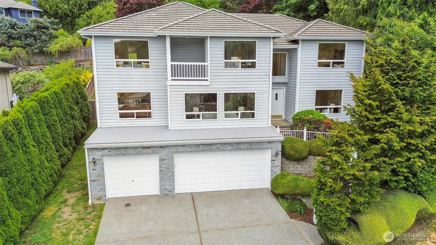 Welcome to 15428 SE 67th Place in Bellevue!