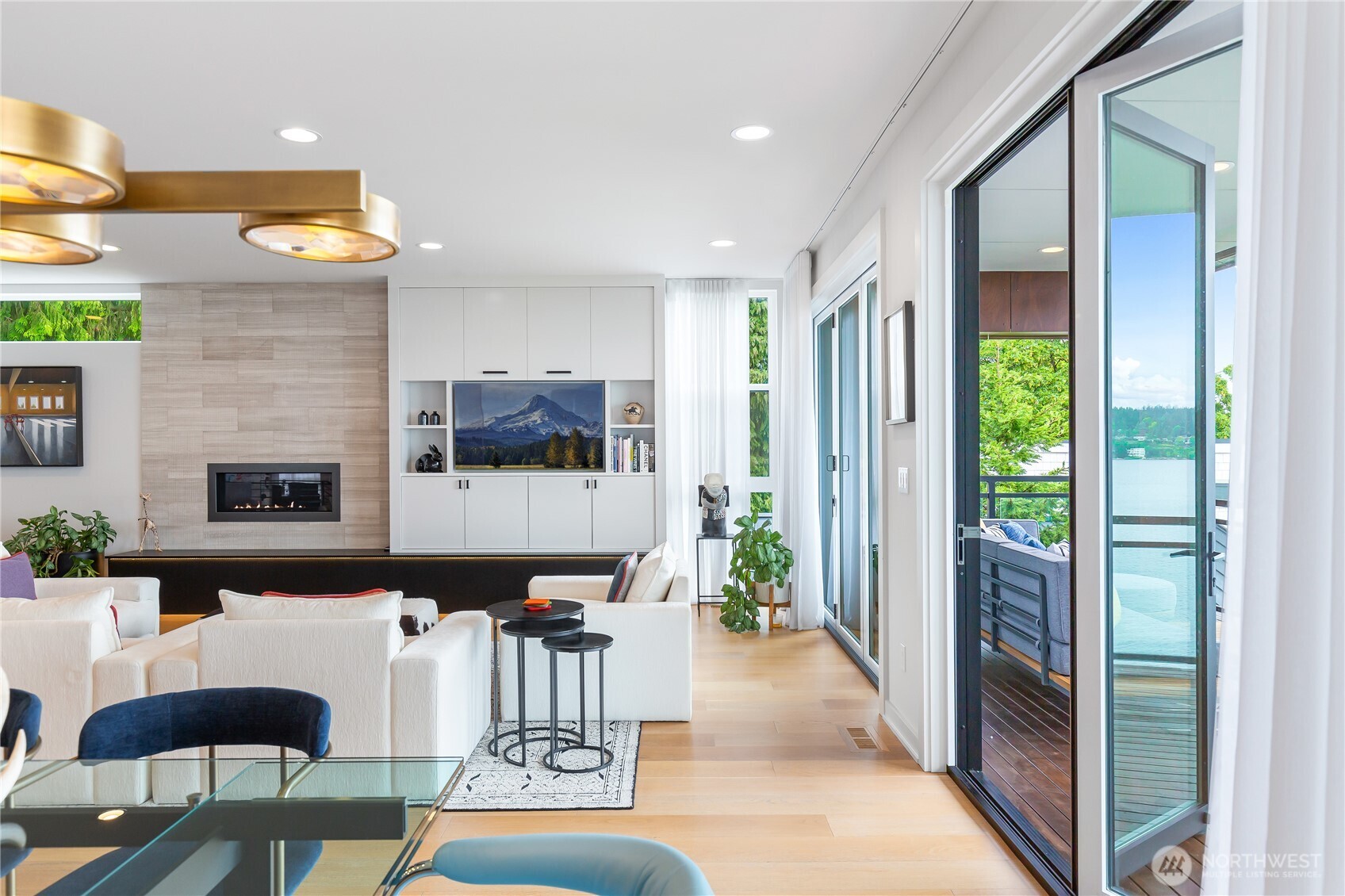 Two sets of sliding doors open from the main living area to the heated deck and Lake Washington and Cascade views.