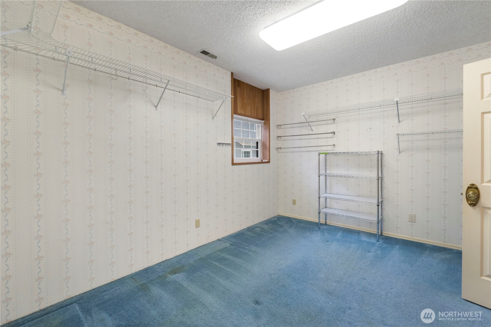 2 separate tax parcels located in the highly sought after Lakeridge Cove. 1120 square foot detached garage located on 2nd parcel