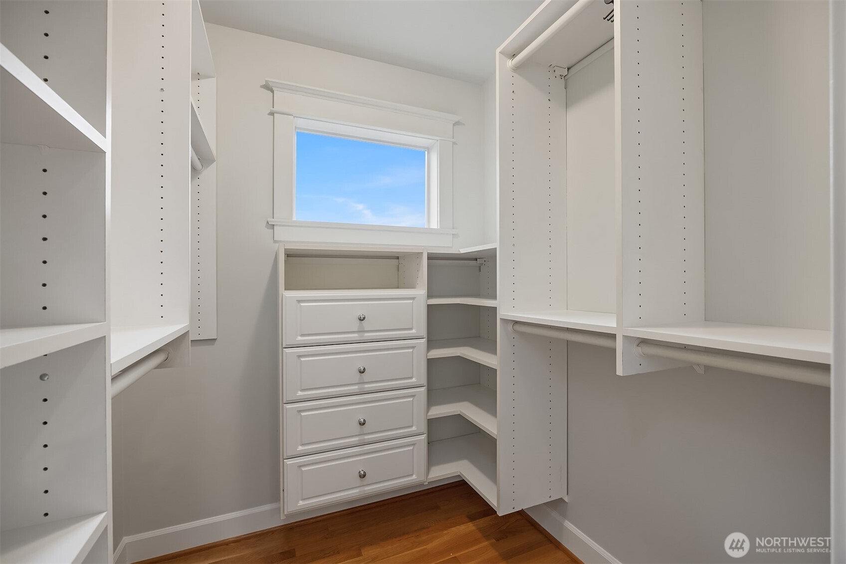 Walk-In-Closet