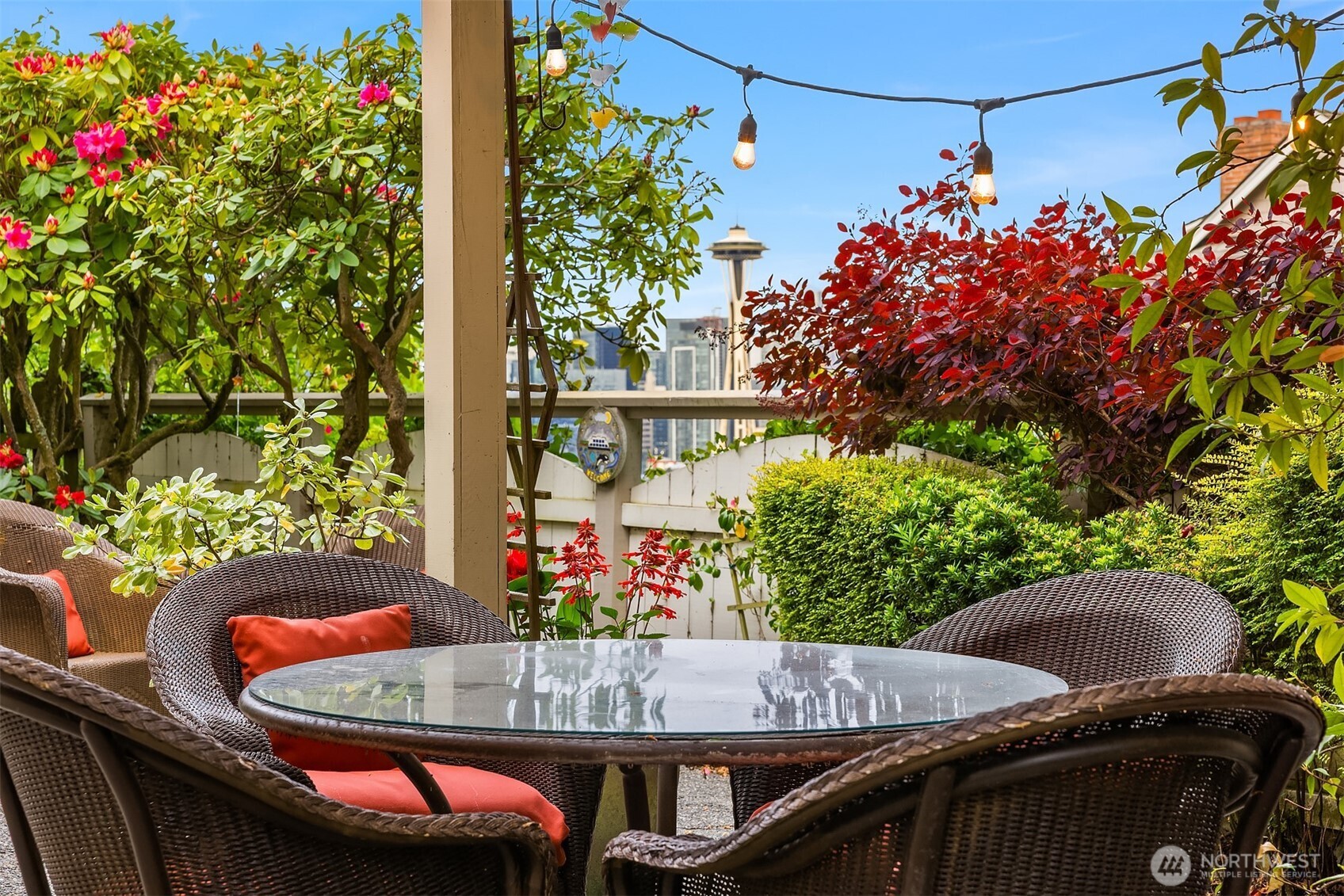 Enjoy city and Space Needle views from the Garden!