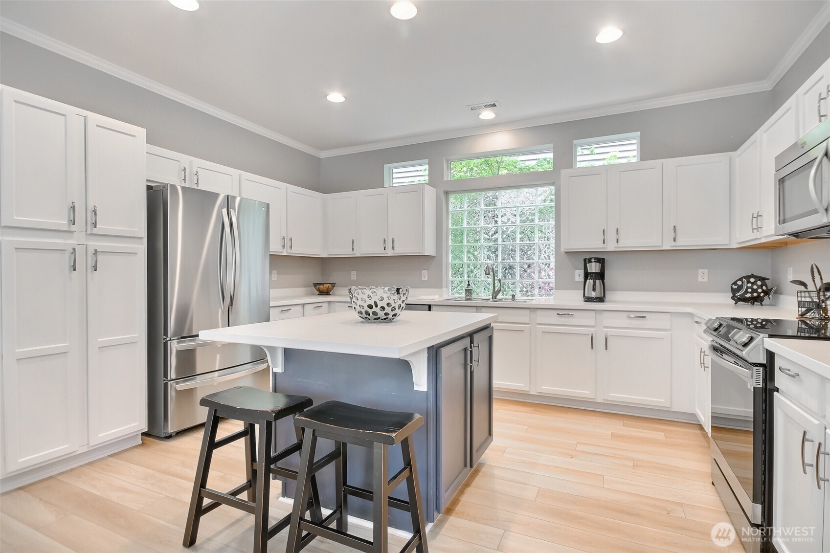 Gorgeous kitchen w/ 1 year old stainless steel Smart appliances, including induction/convection range with built-in air fryer