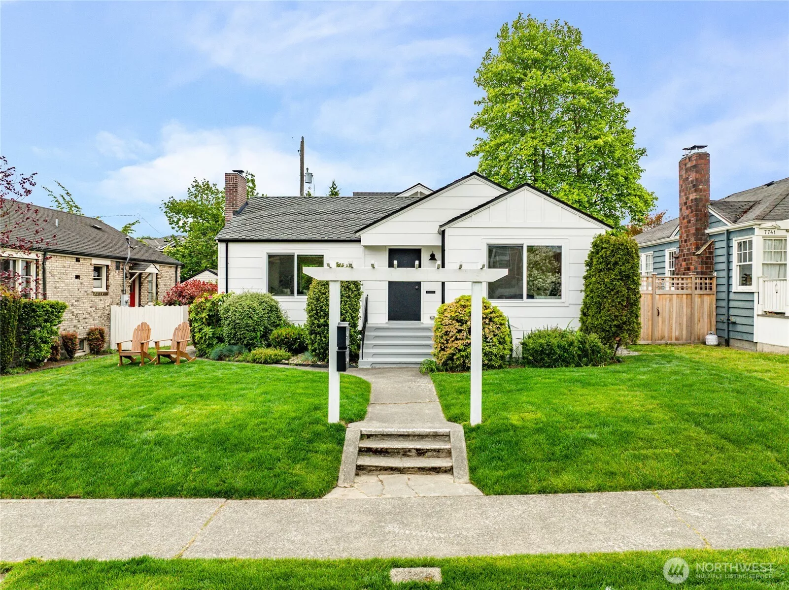 Like New Loyal Heights Duplex.