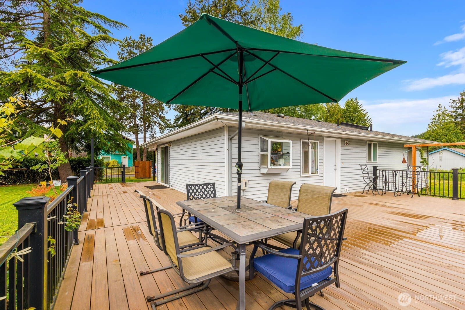 Relax, entertain & enjoy the massive, Trex deck!