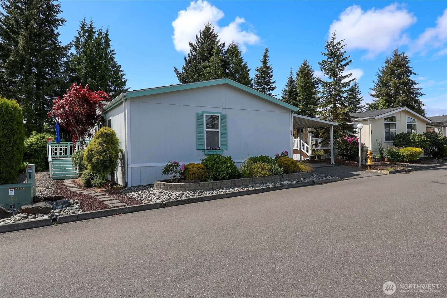 1568 sq ft, 3 bedrooms, 2 full baths