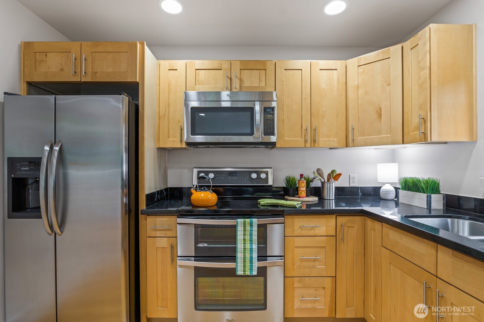 Counter space for days!! This kitchen will delight every chef and baker!