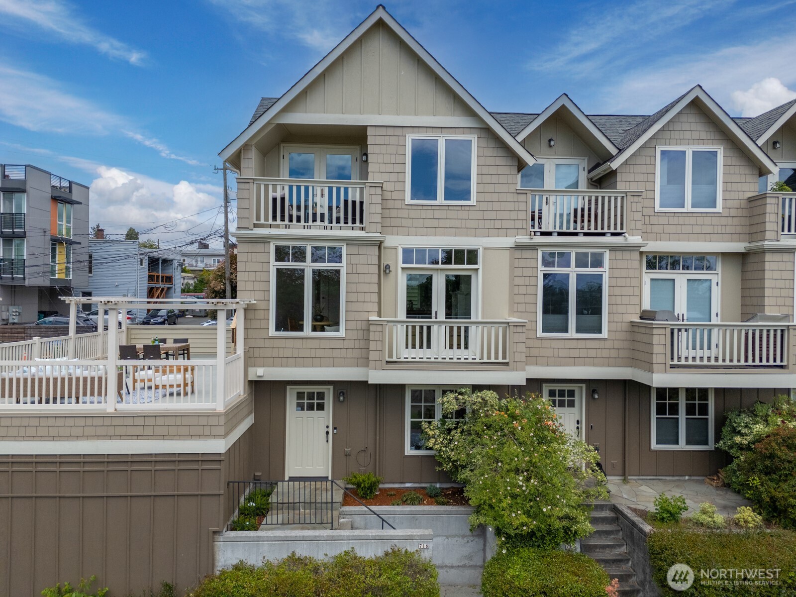 Detached 1-car garage with storage and steps from Fremont’s shops, dining, and culture. All just minutes from downtown.